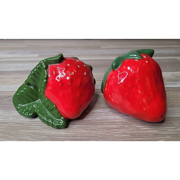 Strawberry Ceramic Salt and Pepper Shakers Decorative Kitchen Set - Picture 1 of 5